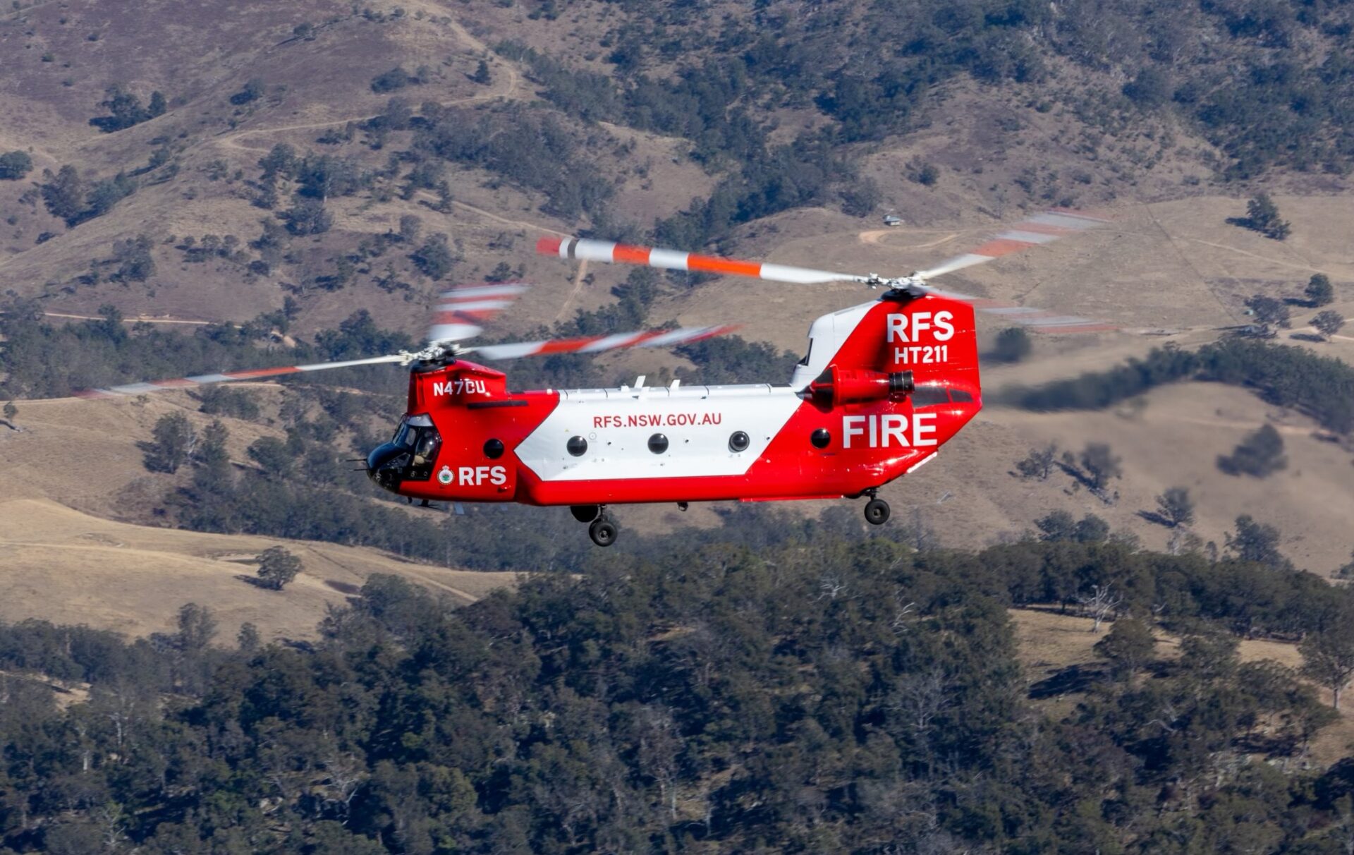 Firefighting Chinook helicopter delivered to NSW, Australia ...